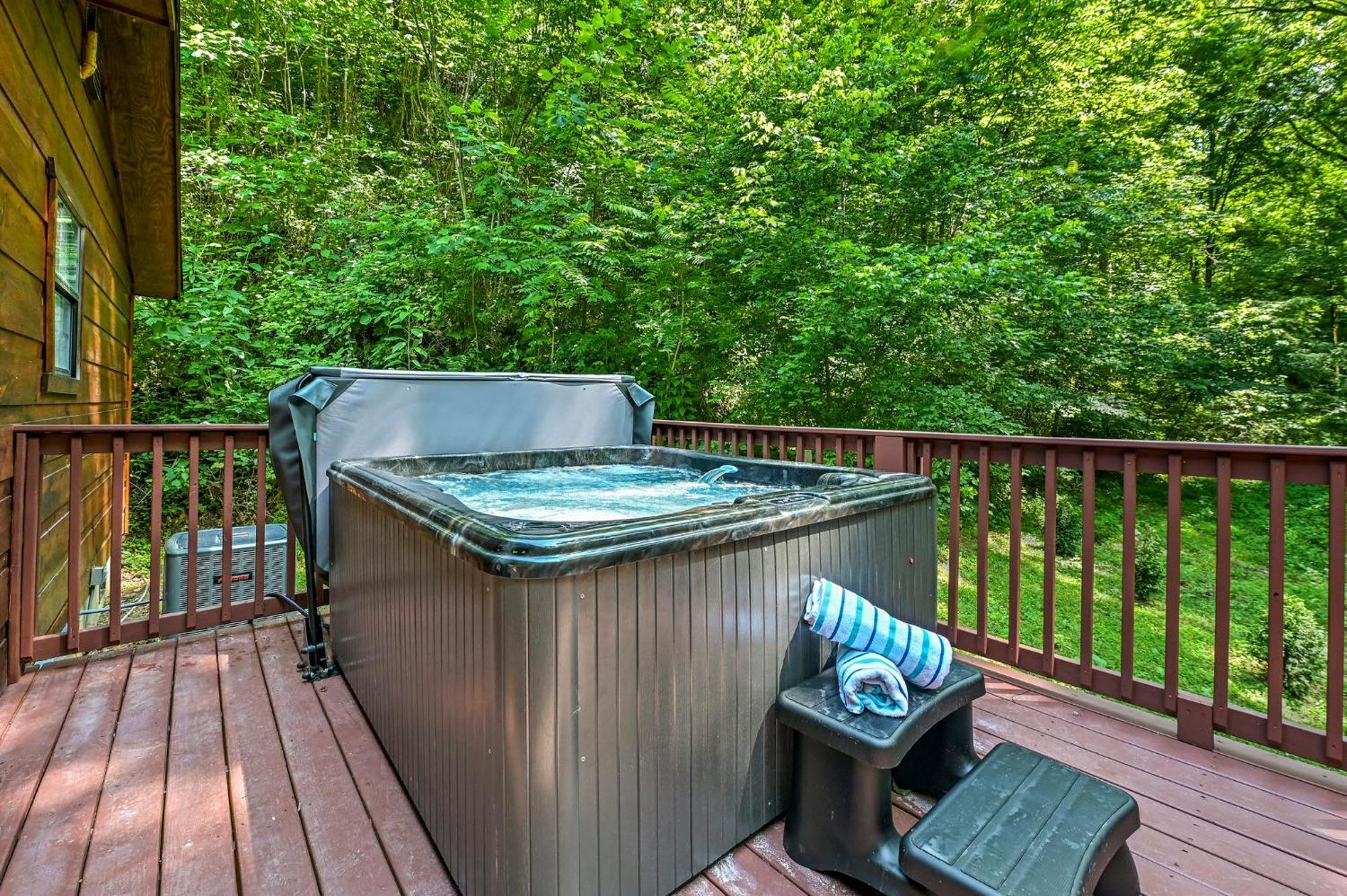 Smoky Mountains Hut Tub Cabin Dog Friendly Sevierville Exteriör bild